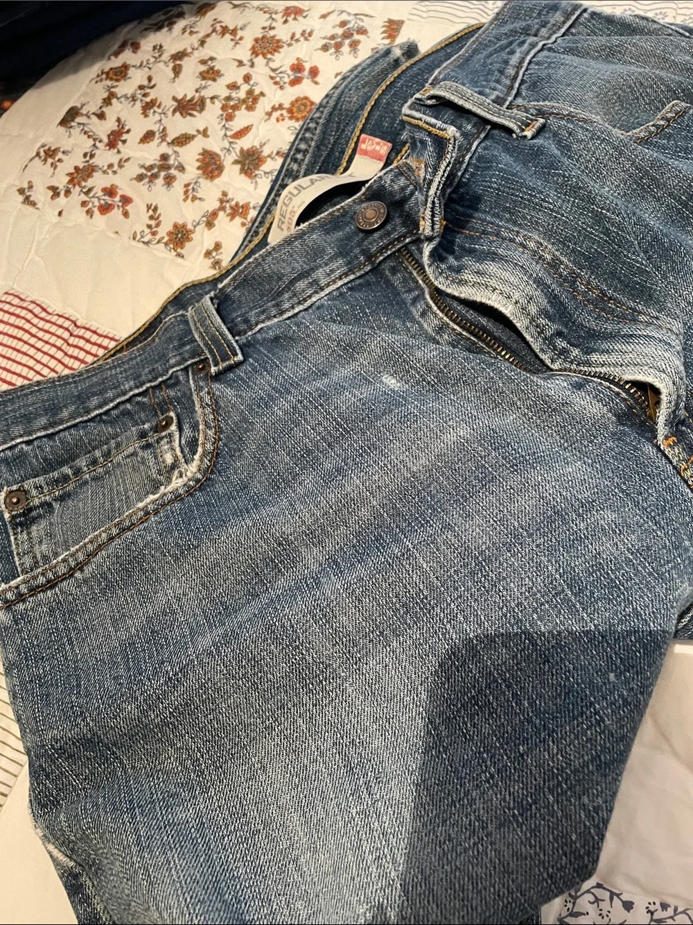 Levi’s 505 Men’s Classic 5 pocket straight leg jeans in size 36 x 32